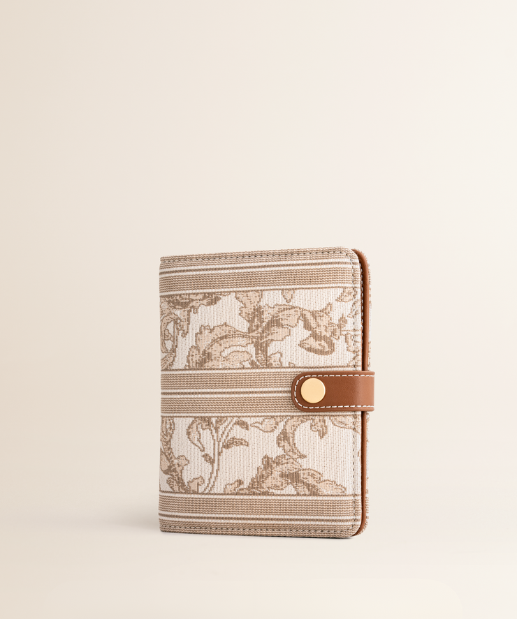 Voyage Voyage Passport Holder Foundation Brush