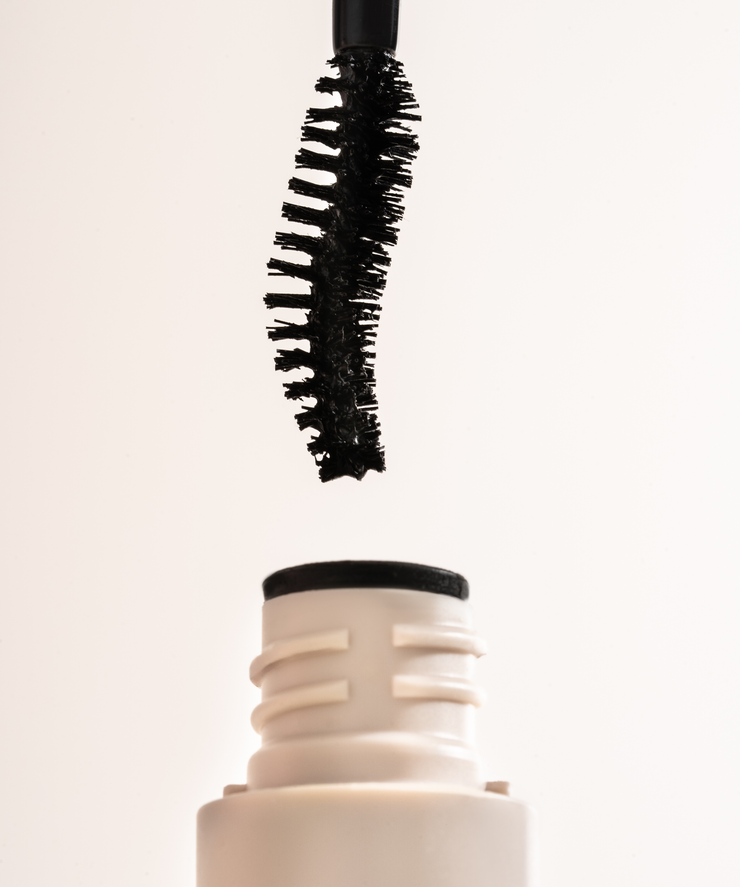 Maximum Volume Mascara | Black Foundation Brush