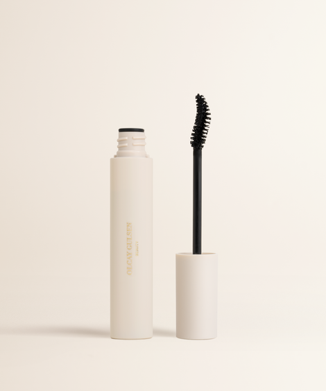 Maximum Volume Mascara | Black Foundation Brush