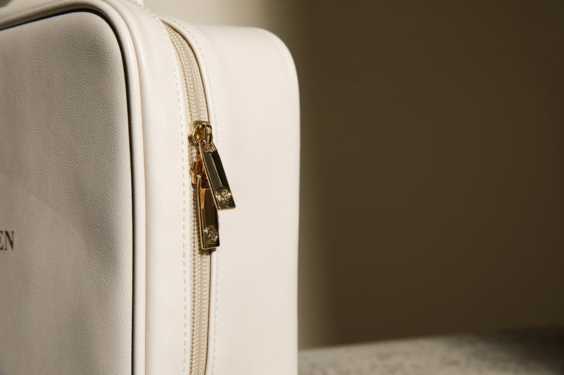 MAKEUP CASE